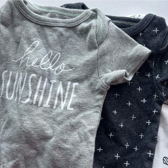 Cloud Island • Newborn Baby Onesie Bundle 4 Pack - Picture 4 of 5